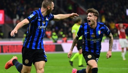 开云体育平台-立柱充当米兰后卫，罗马弃将首秀征服国米球迷